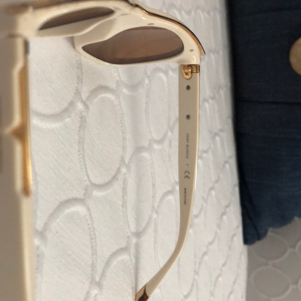 Tory Burch sunglasses white with gold trim, - Picture 3 of 4
